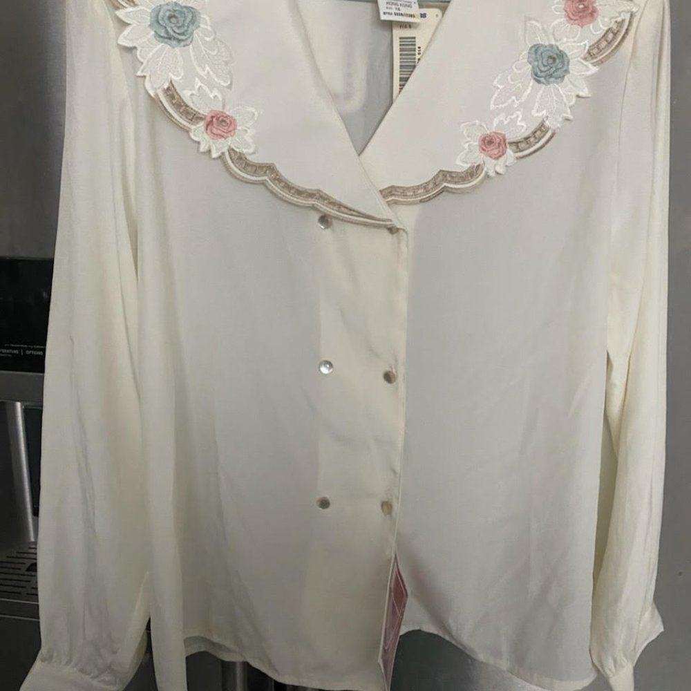 EMBROIDERY TOP BLOUSE NEW  SIZE 18.